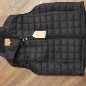 NWT Women's puff vest with pockets.  Size medium